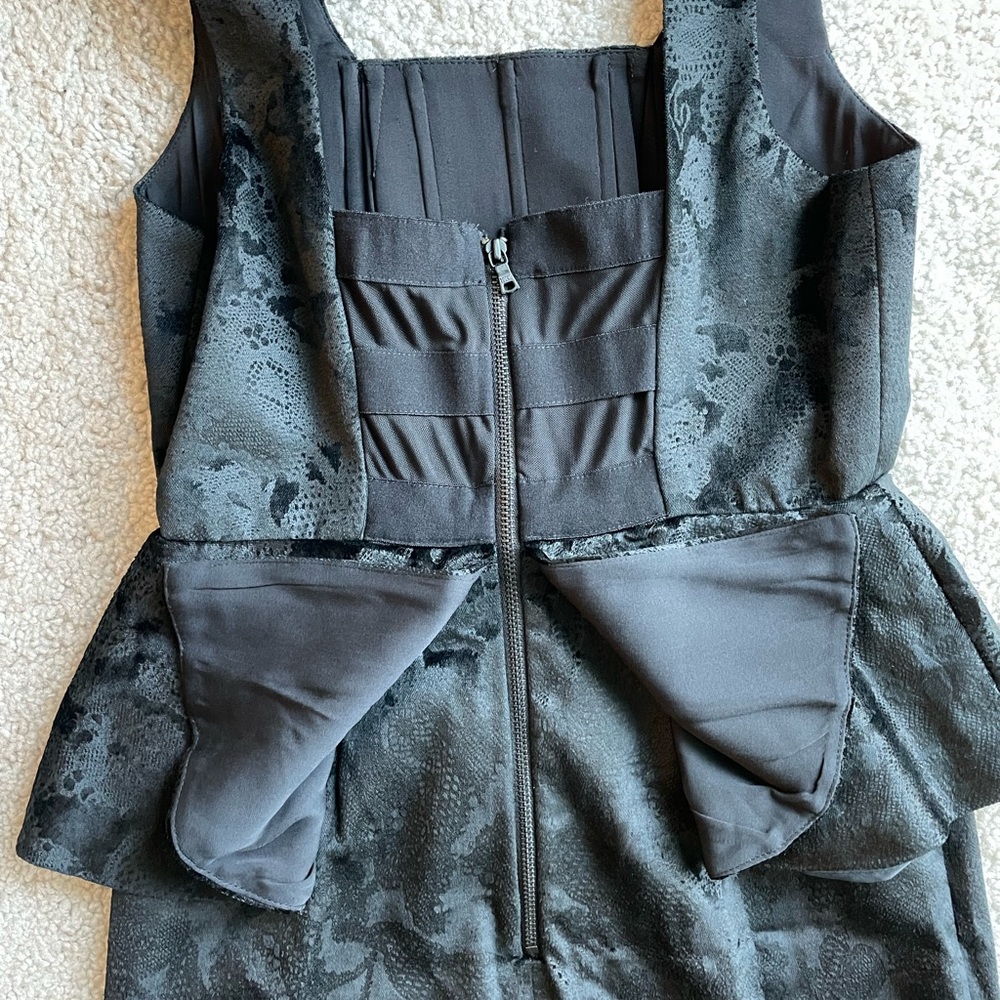 Alice + Olivia Black Velvet Corset Peplum Bodycon Sleeveless Midi Dress Size 4 - Picture 14 of 17